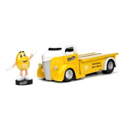 Ford COE Flatbed W/M&M's Yellow Figure HOLLYWOOD RIDES 1947 - Jada