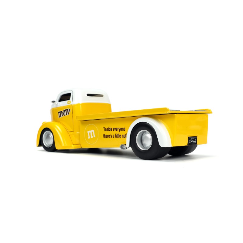 Ford COE Flatbed W/M&M's Yellow Figure HOLLYWOOD RIDES 1947 - Jada