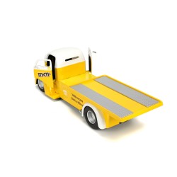 Ford COE Flatbed W/M&M's Yellow Figure HOLLYWOOD RIDES 1947 - Jada