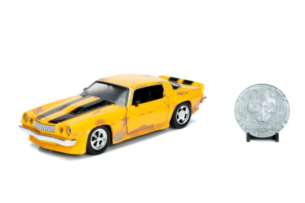 1/24 TRANSFORMERS 1977 CHEVY CAMARO W/DIECAST COLLECTIBLE
