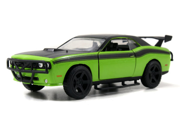 Dodge Challenger SRT8 Off Road Free Rolling