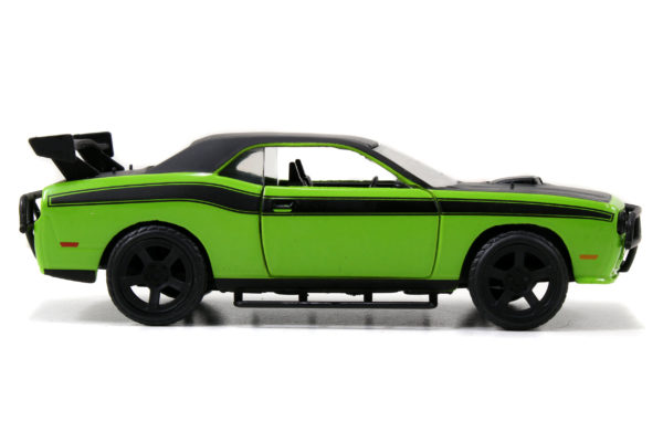 Dodge Challenger SRT8 Off Road Free Rolling